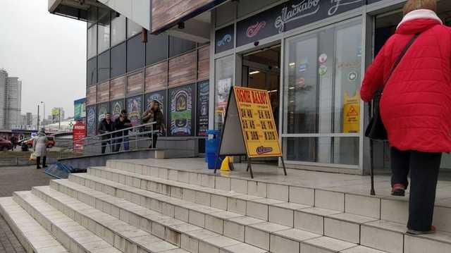 "Нафтогаз" завалил валютный рынок долларом и опустил его курс