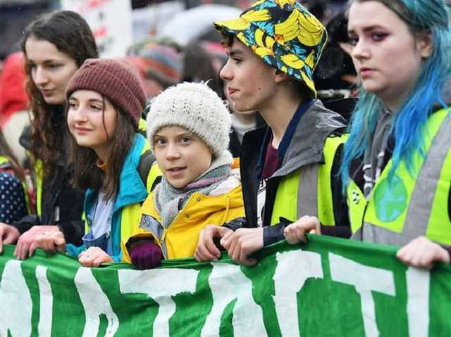 Послушать Грету Тунберг собралась толпа из 30 тысяч человек, перекрыв движение в Бристоле