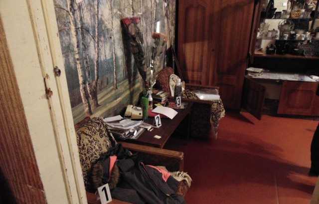 У столиці затримали чоловіка та жінку за розбійний напад на киянку