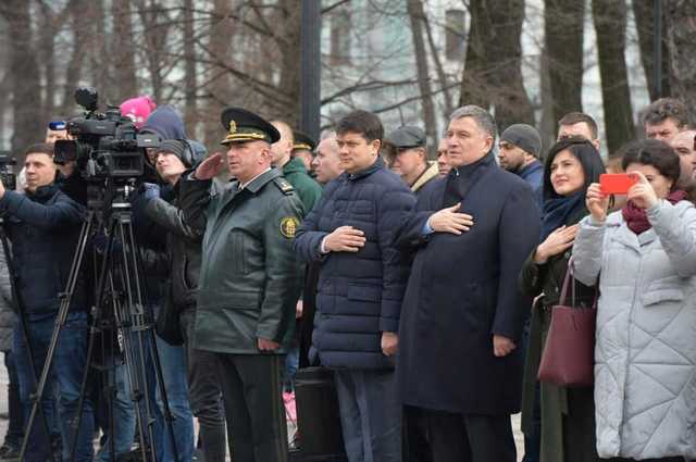 У Верховной рады появился почетный караул