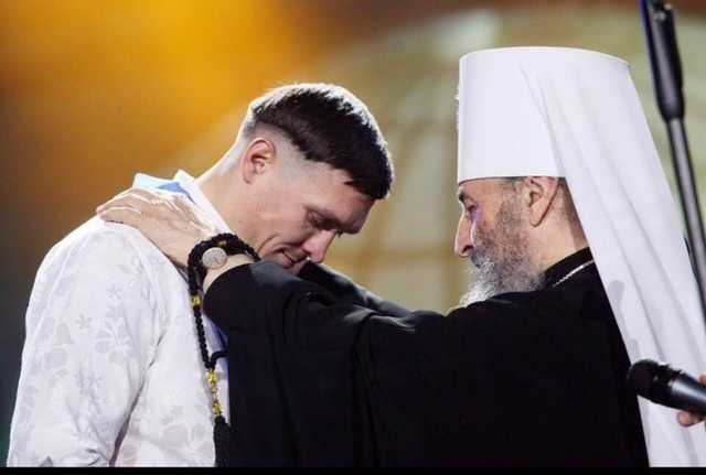 Усик показав, як причащався в Онуфрія