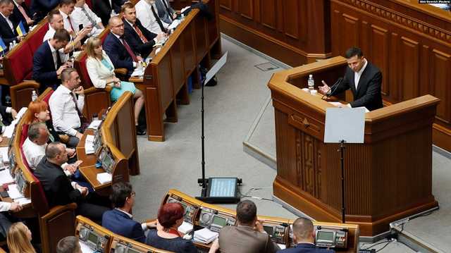 Зеленський про роботу МОЗ: Вам не здається, що медреформа летить у стіну?