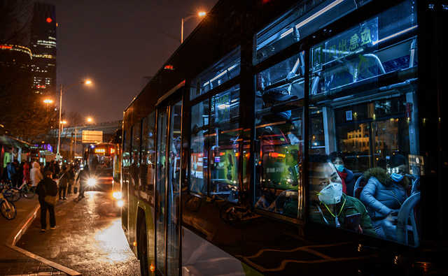 Коронавирусом заразились уже более ста тысяч человек, 52 тысячи выздоровели