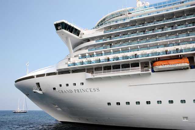 Біля берегів США через коронавірус ізолювали ще один круїзний лайнер