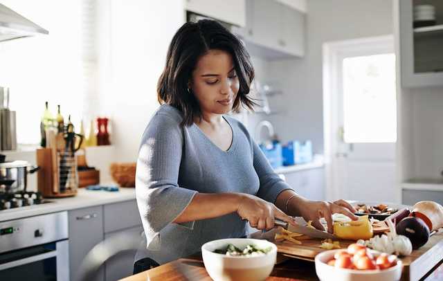 83% українців вважають, що завдання жінки − дбати про сім’ю і дім