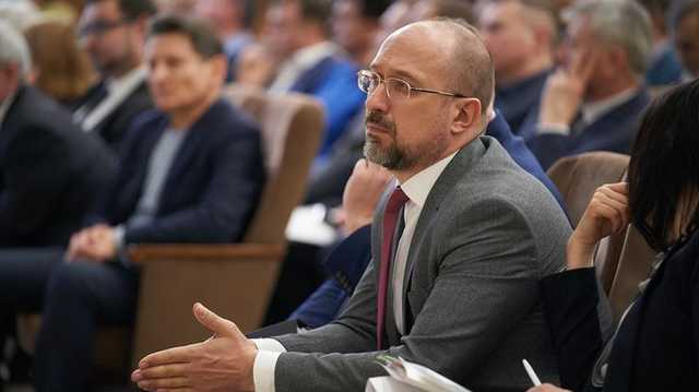 Премьер Шмыгаль выступил за возобновление поставок воды в Крым