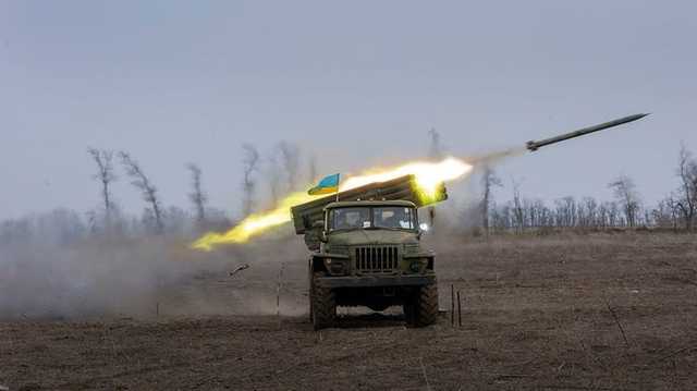 На Донбассе позиции Украины обстреляли пять раз. Один военный убит, четверо ранены