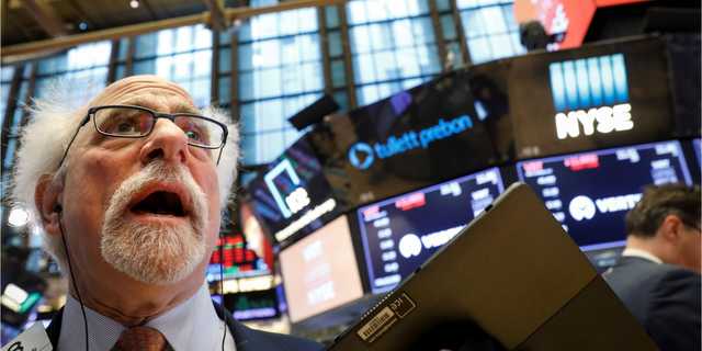 Американские рынки открылись обвалом. Торги приостановлены