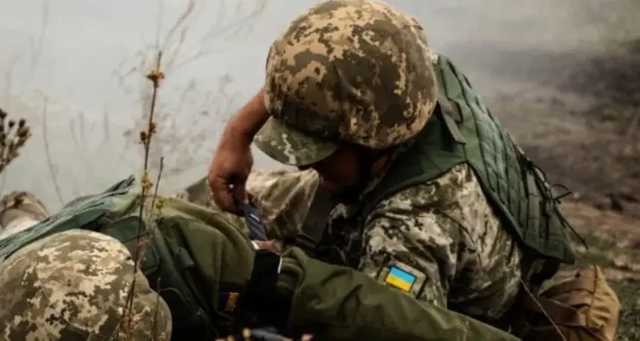 Боевики показали видео с якобы попаданием снарядов в грузовик и блиндаж ВСУ