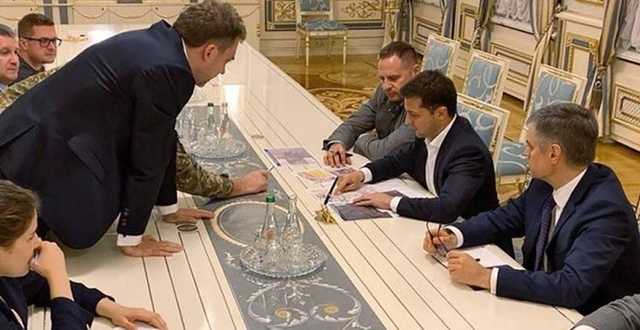 Бездарная зе-власть из всех решений непременно выберет самое глупое — политолог