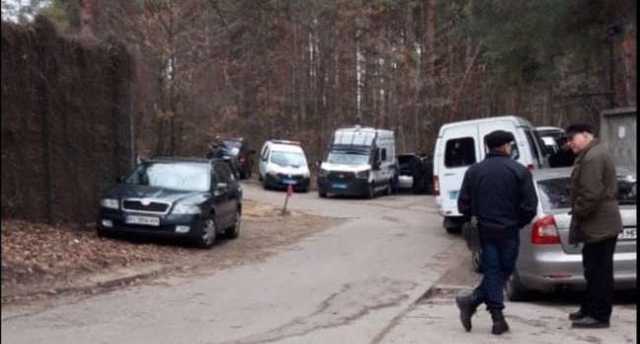 Возвращаются 90-е: главный офис «Центрэнерго» на Обуховщине окружен вооруженными людьми