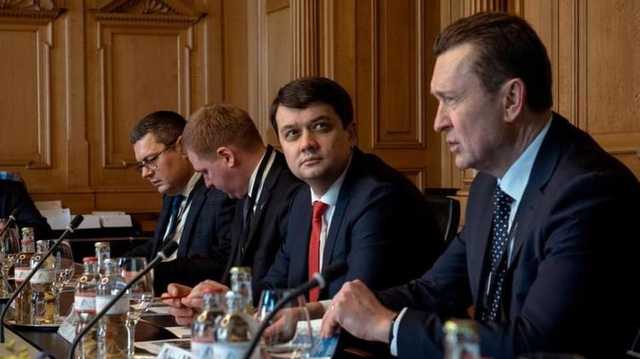 Разумков запретил Зеленскому и министрам приходить в Раду