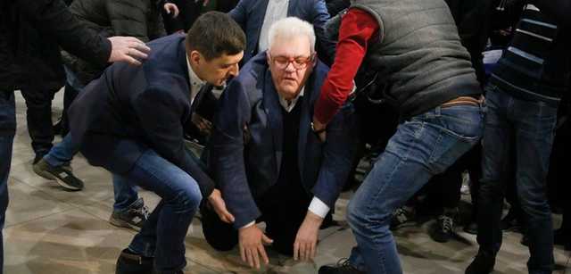 Мокрые штанишки позорного клоуна