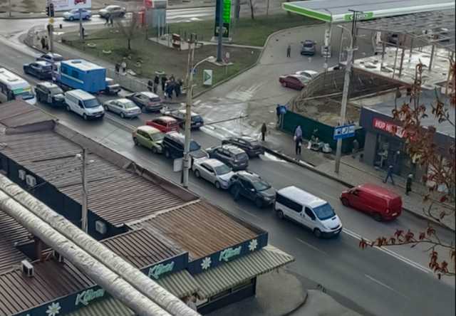 В Днепре столкнулись 4 автомобиля: образовалась огромная пробка