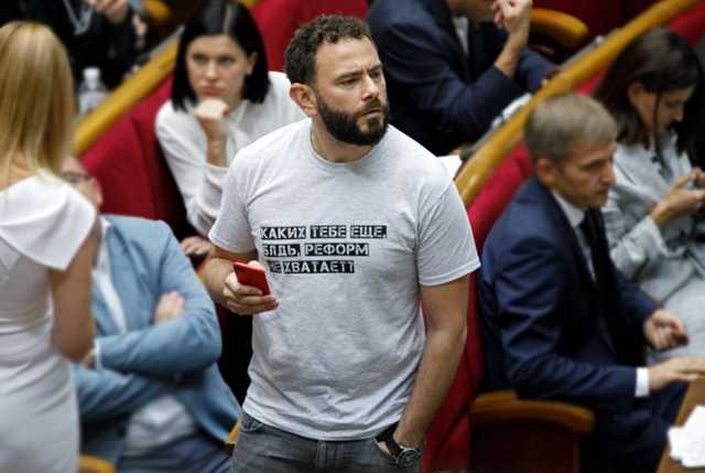 Дубинский выступил в защиту завышенных цен авиакомпании Коломойского