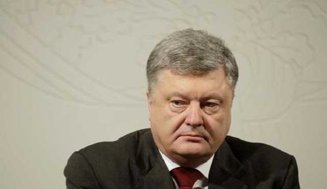Порошенко приїхав у ДБР, біля входу автозаки