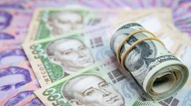 Гривна продолжает падение: свежие данные по курсу валют