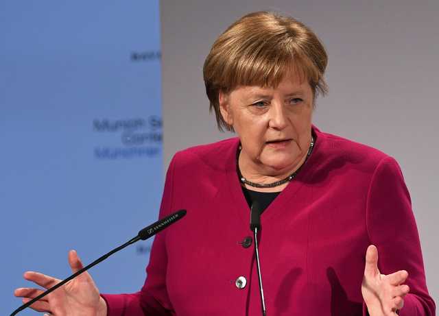 В Німеччині заборонили їздити у відпустку, зачиняють більшість магазинів