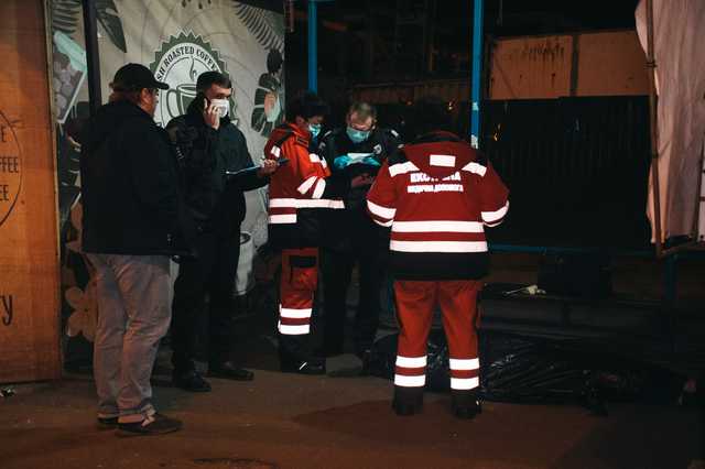 В Киеве возле метро «Харьковская» на остановке умер мужчина