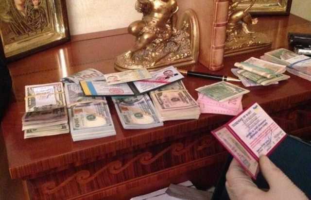 Суддю Писанця покарали за арешт грошей з будинку матері агента Катерини