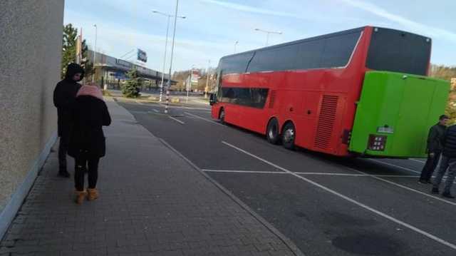На границе Чехии и Польши более 70 украинцев застряли в автобусе