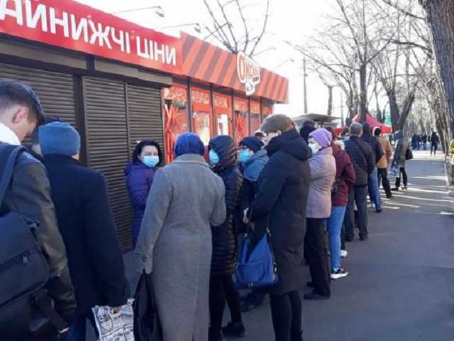 Очереди просто огромные: в Киеве продолжается транспортный коллапс из-за карантина