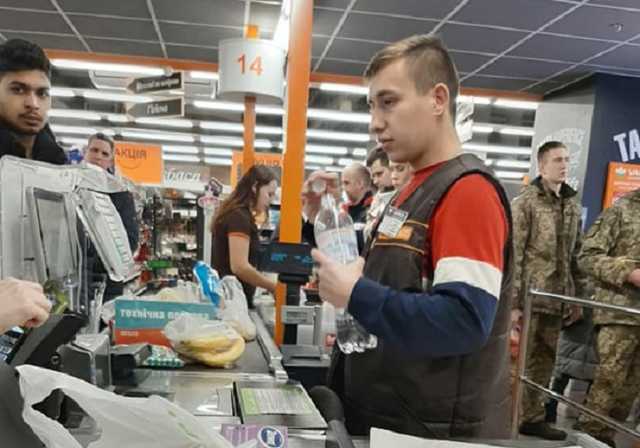 В Днепре кассира "Варуса" уволили за отказ перейти на украинский язык