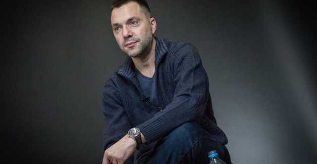 "Это рисковые парни": Арестович сказал, кто стоит за раскачиванием ситуации вокруг коронавируса