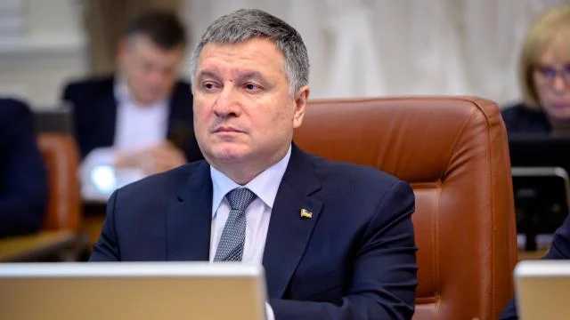 В Киеве полностью останавливают пассажирские перевозки, – Аваков