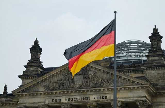 В Германии запретят собираться более чем по двое