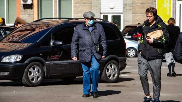 Банкам разрешили не обслуживать украинцев с высокой температурой