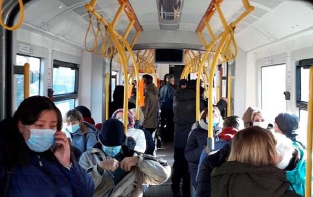 На зупинках Києва поліція перевіряє документи