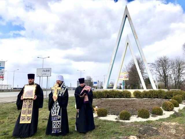 У Львові московські попи з іконами та хрестами влаштували ходу містом