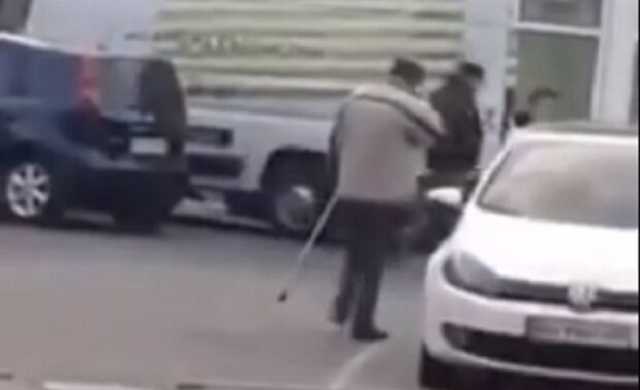 «Плюет и растирает»: в Одессе неадекватный дед пытается заразить горожан вирусом