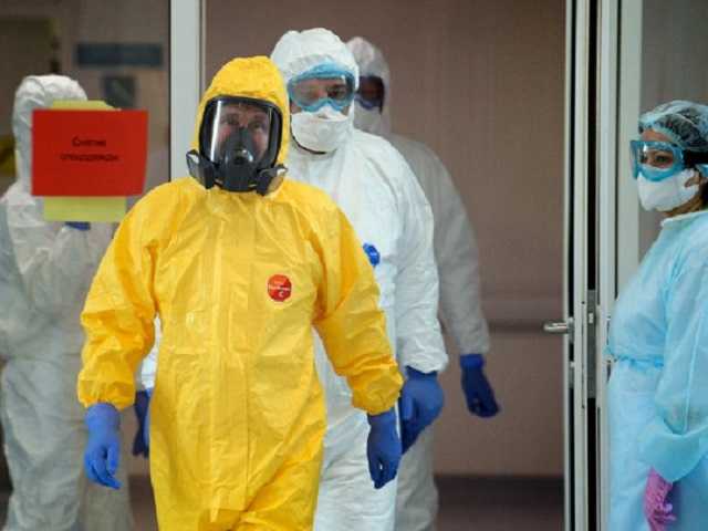 «Дедушка в смешном комбинезоне»: фото Путина в респираторе насмешило сеть