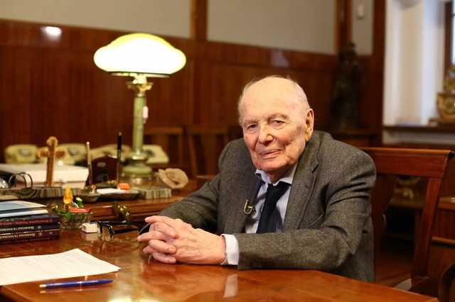 Патон покидает пост президента НАНУ