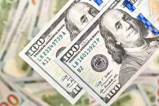 "Споткнувшийся" доллар снова ушел в отрыв: курс НБУ на 26 марта