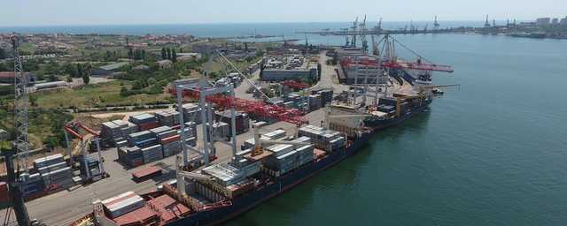 Контрабанда во время карантина: таможенники Одессы изъяли партию нелегального одежды