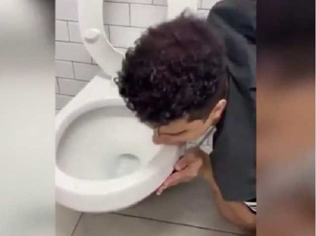 Парень, облизавший на камеру общественный унитаз, попал в больницу с коронавирусом