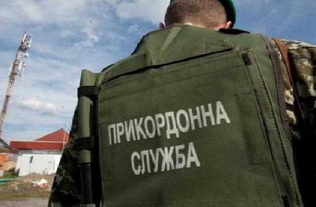 Гигантские очереди, температуру не меряют: как украинцы прорываются домой до закрытия границ