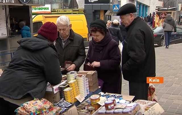 Украинцы признались, сколько продержатся в условиях жесткого карантина: опрос
