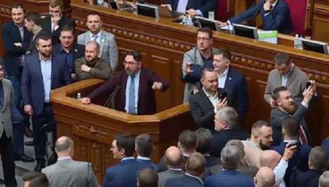 Рада рассмотрит законопроекты о рынке земли и банках