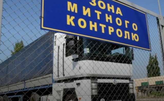 Австрійська гуманітарка з апаратами штучної вентиляції легень три місяці простояла нерозмитненою на Буковині