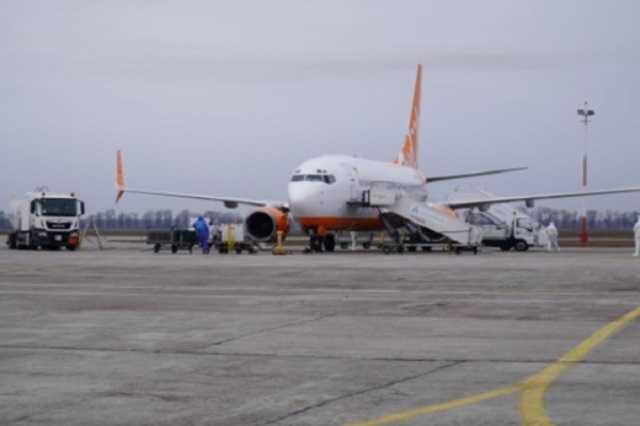 Несогласный на обсервацию украинец опорожнился под самолетом Доха-Киев