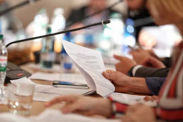 Рада разрешила комитетам проводить заседания в режиме видеоконференции