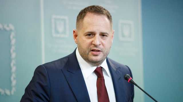 Батько Єрмаків живе у Москві та підтримує контакти з керівництвом ГРУ РФ