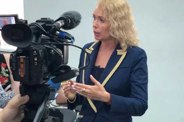 Одиозная Людмила Русалина за бесценок прибирает к рукам государственную кондитерскую фабрику