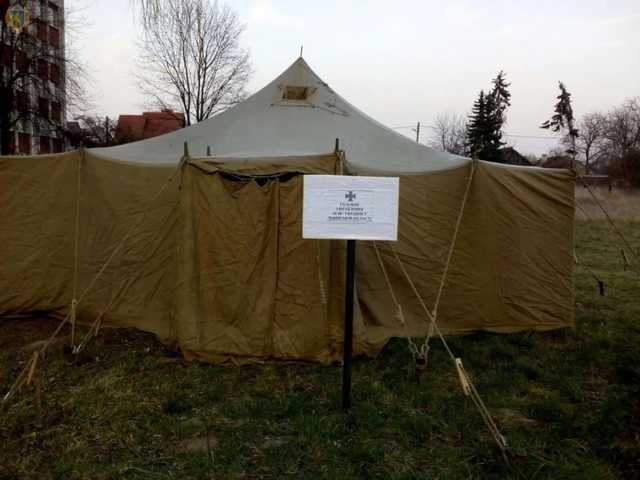 Во Львовской области установили палатки для людей с подозрением на коронавирус