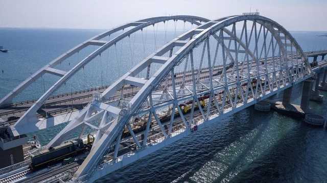 Аннексированный Крым сегодня ночью закрывается на карантин. На мосту установят блокпосты