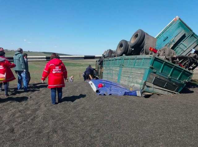 В Николаевской области легковушка не разминулась с "КАМАЗом", есть погибший